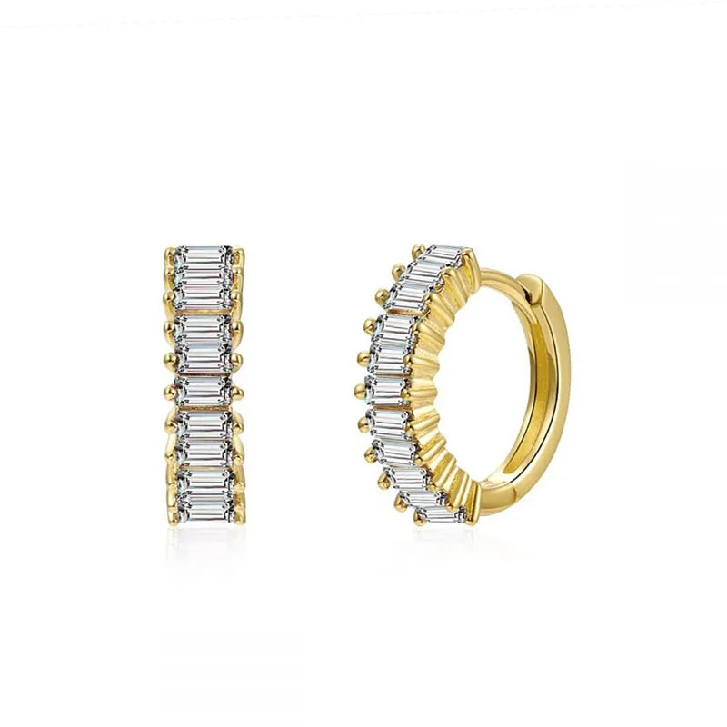Aretes Cindy Dorados – Huggies con Circonias Rectangulares