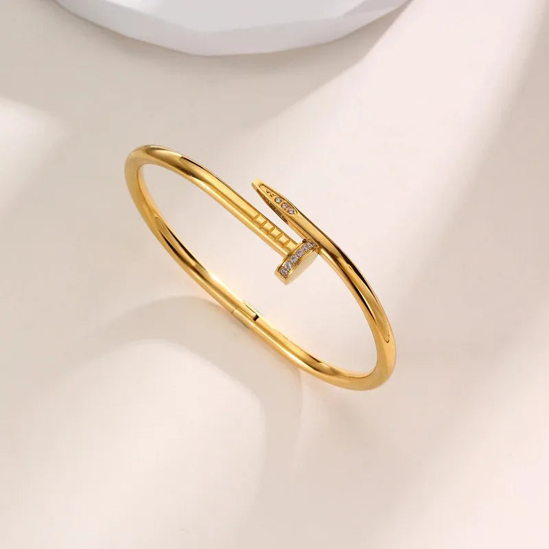 Brazalete Christina de Acero de Titanio – Hipoalergénico y Resistente al Agua