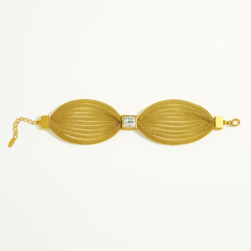 Brazalete Anabelle – Diseño Escultórico con Óvalos Texturizados y Cristal Central en Dorado