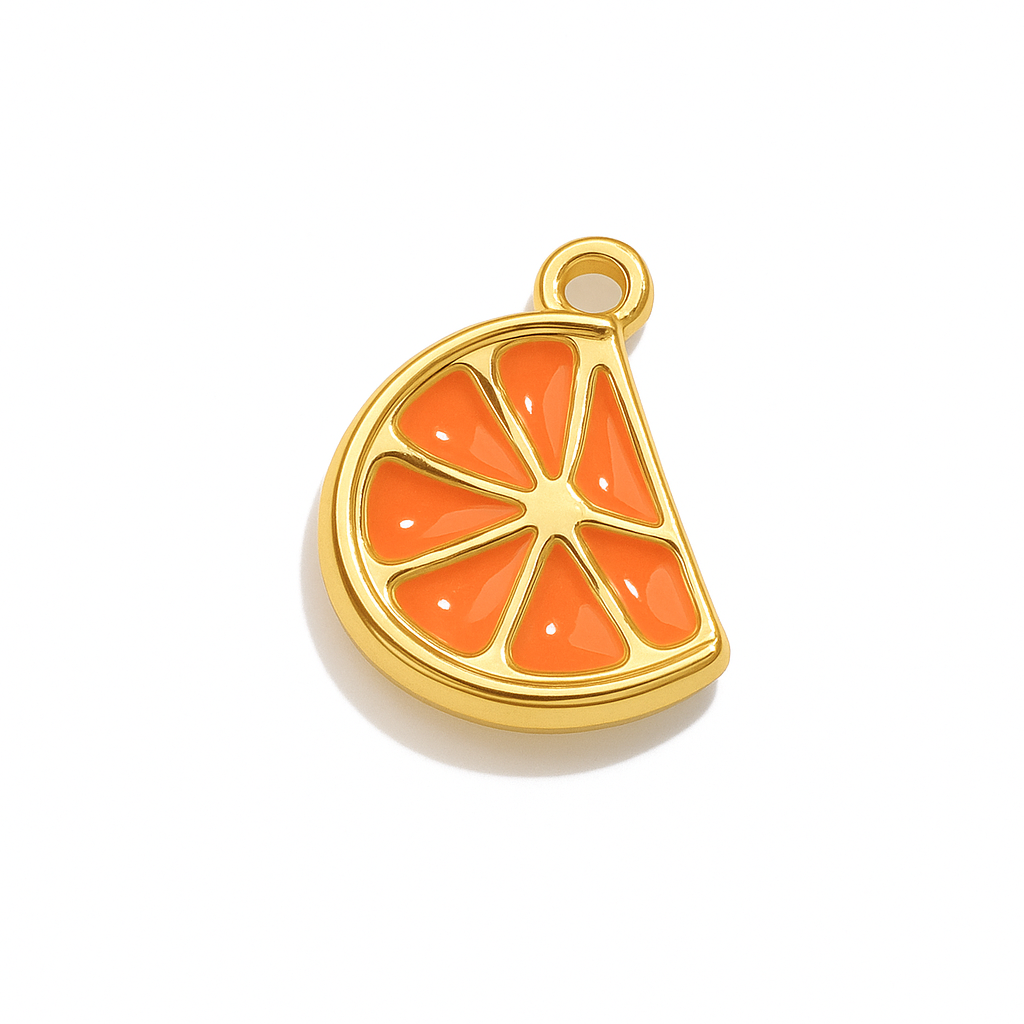 Charm Rodaja de Naranja Dorado – Diseño Semicircular en Titanio con Esmalte Naranja y Acabado Brillante