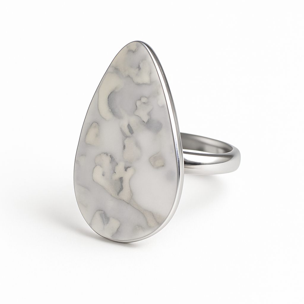 Anillo Lágrima Plateado de Acero de Titanio Ajustable Diseño Moderno con Acabado Jaspeado