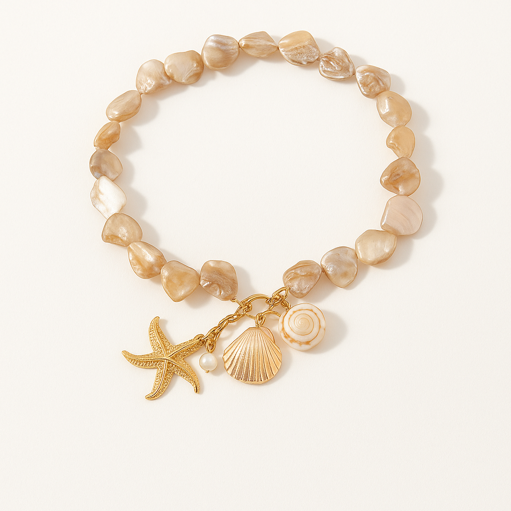 Collar Mediterráneo – Diseño Inspirado en el Mar con Cuentas Nácar y Dijes Dorados Marinos