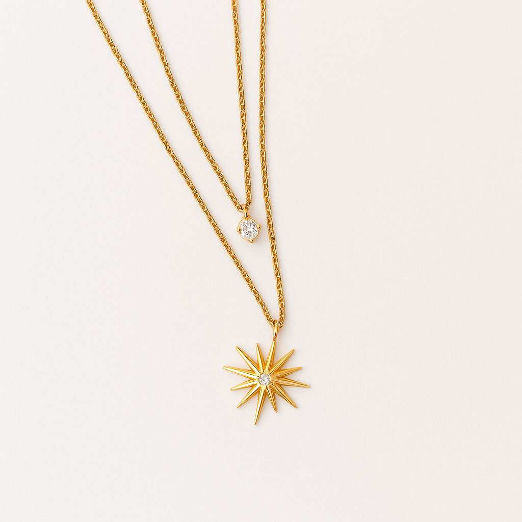 Collar Pollenza de Doble Cadena – Dorado con Sol y Destello en Acero de Titanio