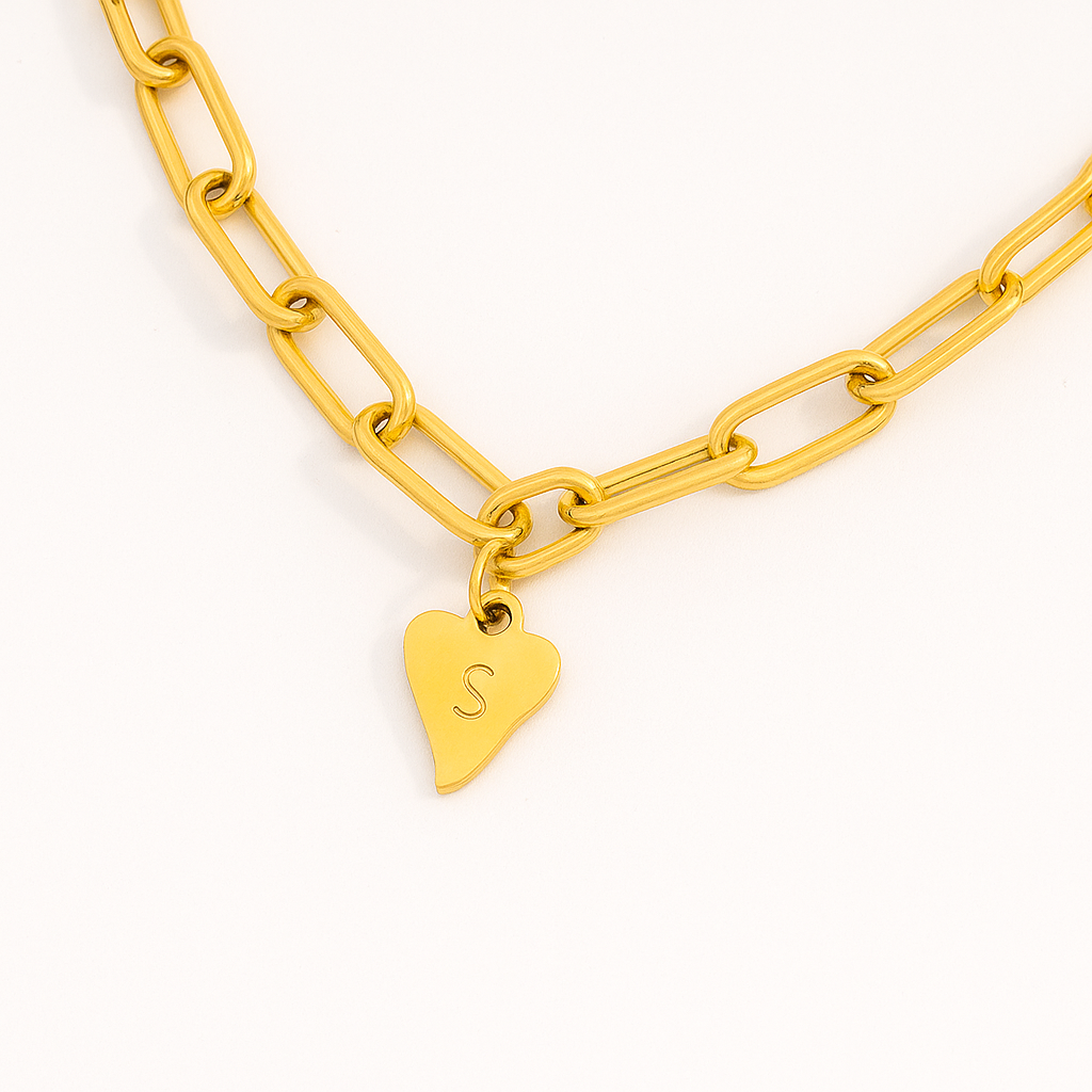 Charm Letra Inicial A–Z – Personaliza tu Joyería con Acero de Titanio Dorado