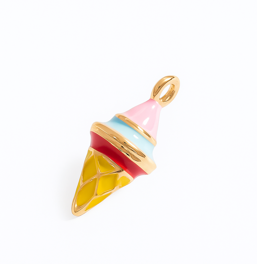 Charm Cono de Helado Rojo – Dulzura Vibrante en Acero Dorado