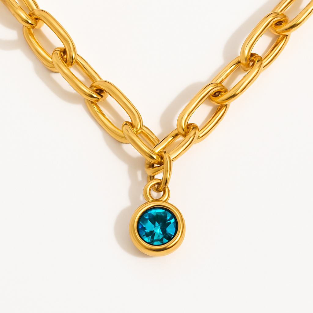 Charm Perla Azul Mar, Rojo Pasión, Verde Esmeralda y Blanco Reluciente – Elegancia Delicada en Acero Dorado