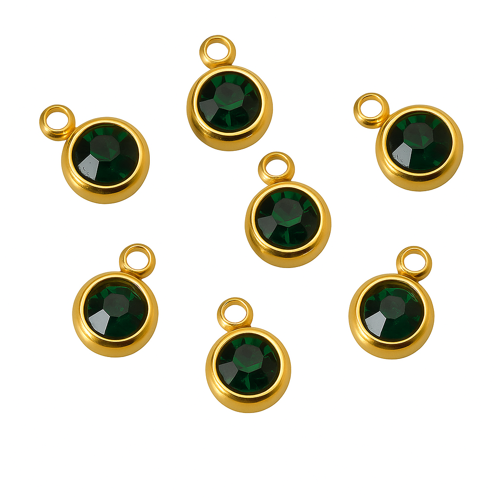 Charm Perla Azul Mar, Rojo Pasión, Verde Esmeralda y Blanco Reluciente – Elegancia Delicada en Acero Dorado