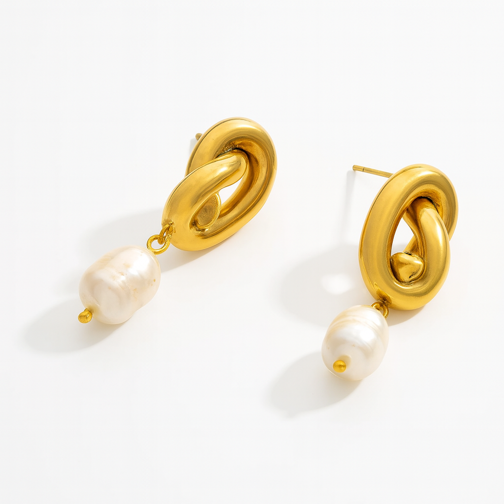 Aretes Altea – Diseño Escultórico en Dorado y Plateado con Perla Barroca Natural