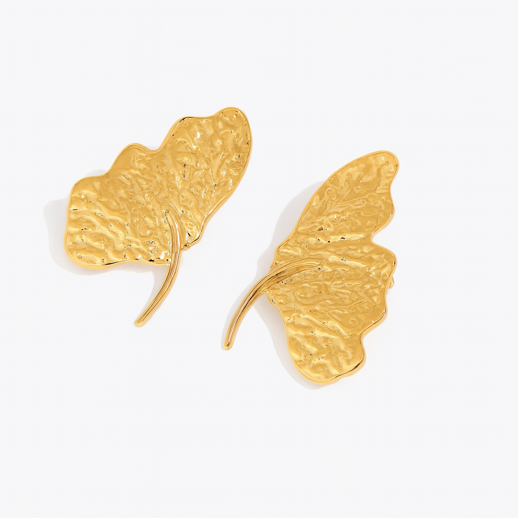 Aretes Mariposa Dorados – Diseño Orgánico con Acabado Pulido Espejo