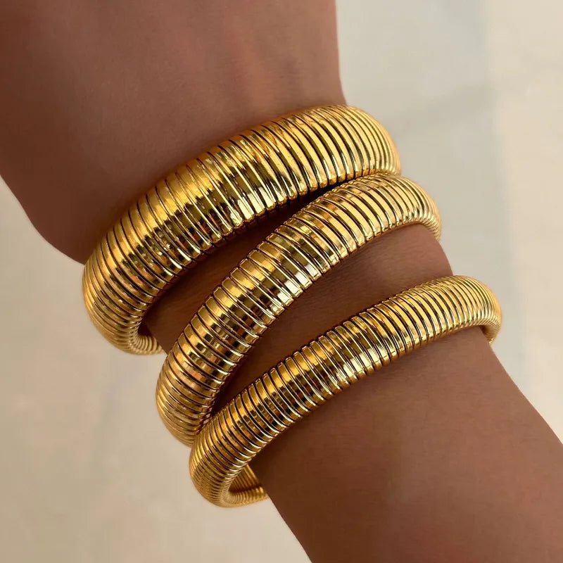 Brazalete Virginia de Acero de Titanio – Dorado, Grueso y Elástico