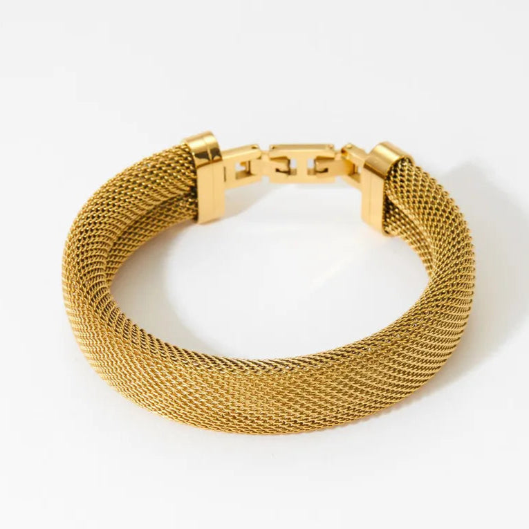 Brazalete Grueso de Acero de Titanio – Hipoalergénico y Resistente al Agua
