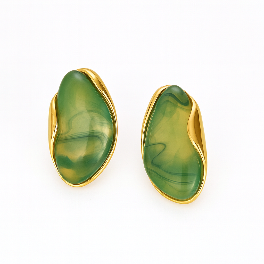Aretes Trópico Dorados – Diseño Escultórico con Resina Traslúcida