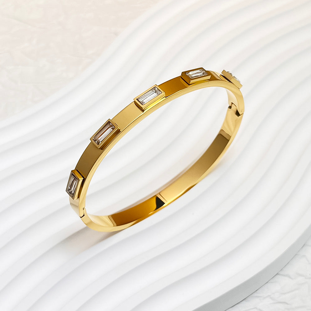 Brazalete Scarlett de Acero de Titanio – Plateado con Circonitas y Cierre de Click