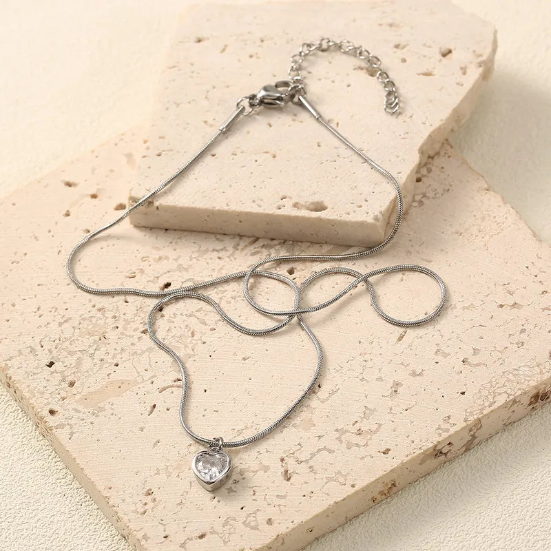 Collar Heart Plateado de Acero de Titanio – Dije de Corazón Minimalista, Hipoalergénico y Ajustable