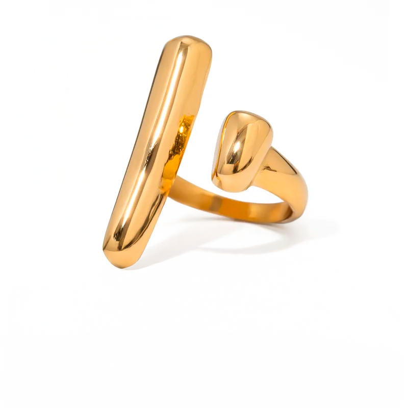 Anillo Julieta – Geométrico Dorado Ajustable en Acero de Titanio