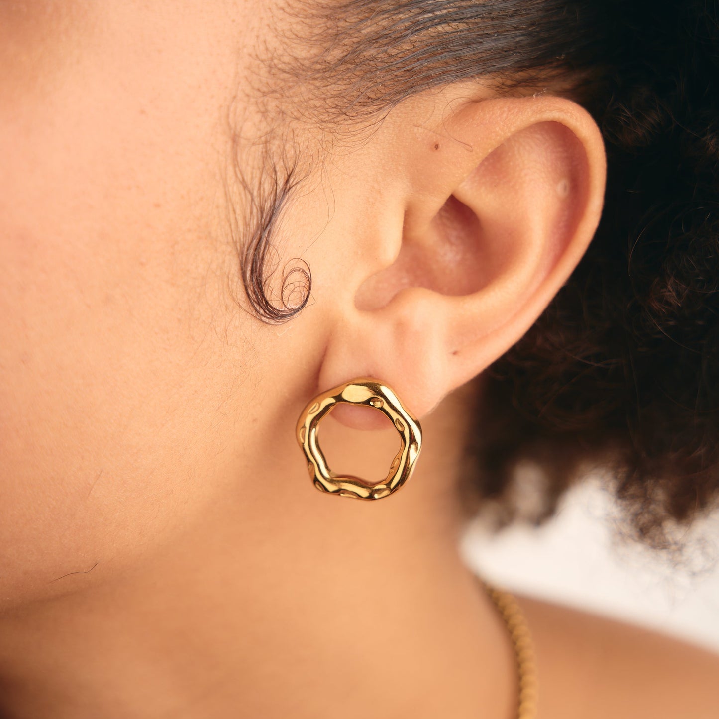 Aretes Circle Max – Aros Esculturales de Acero de Titanio