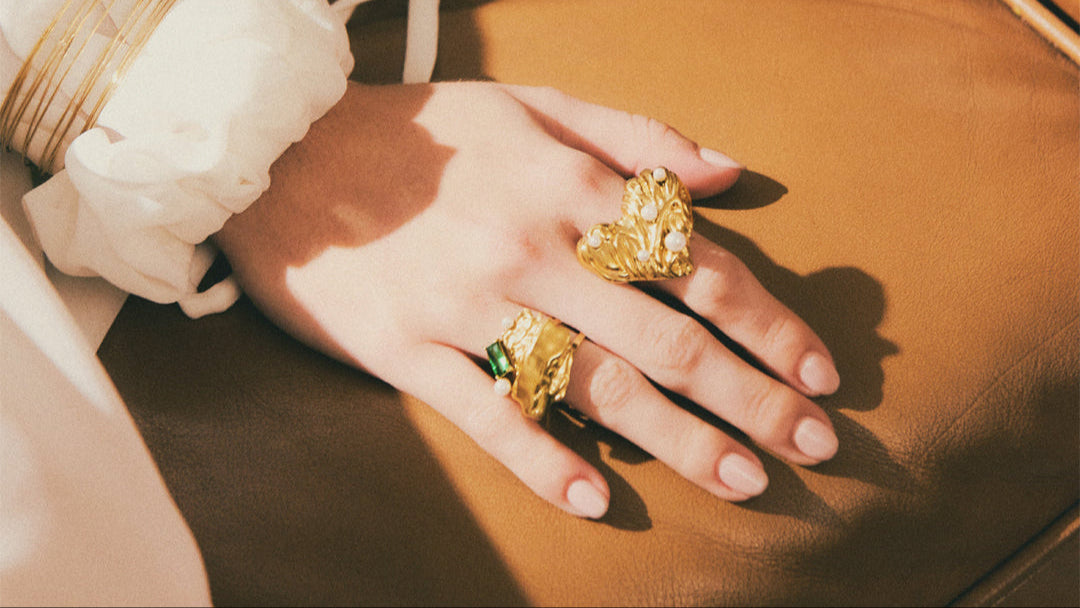 Brazalete Aura Dorado de Acero de Titanio – Dorado, Liviano y Entrelazado