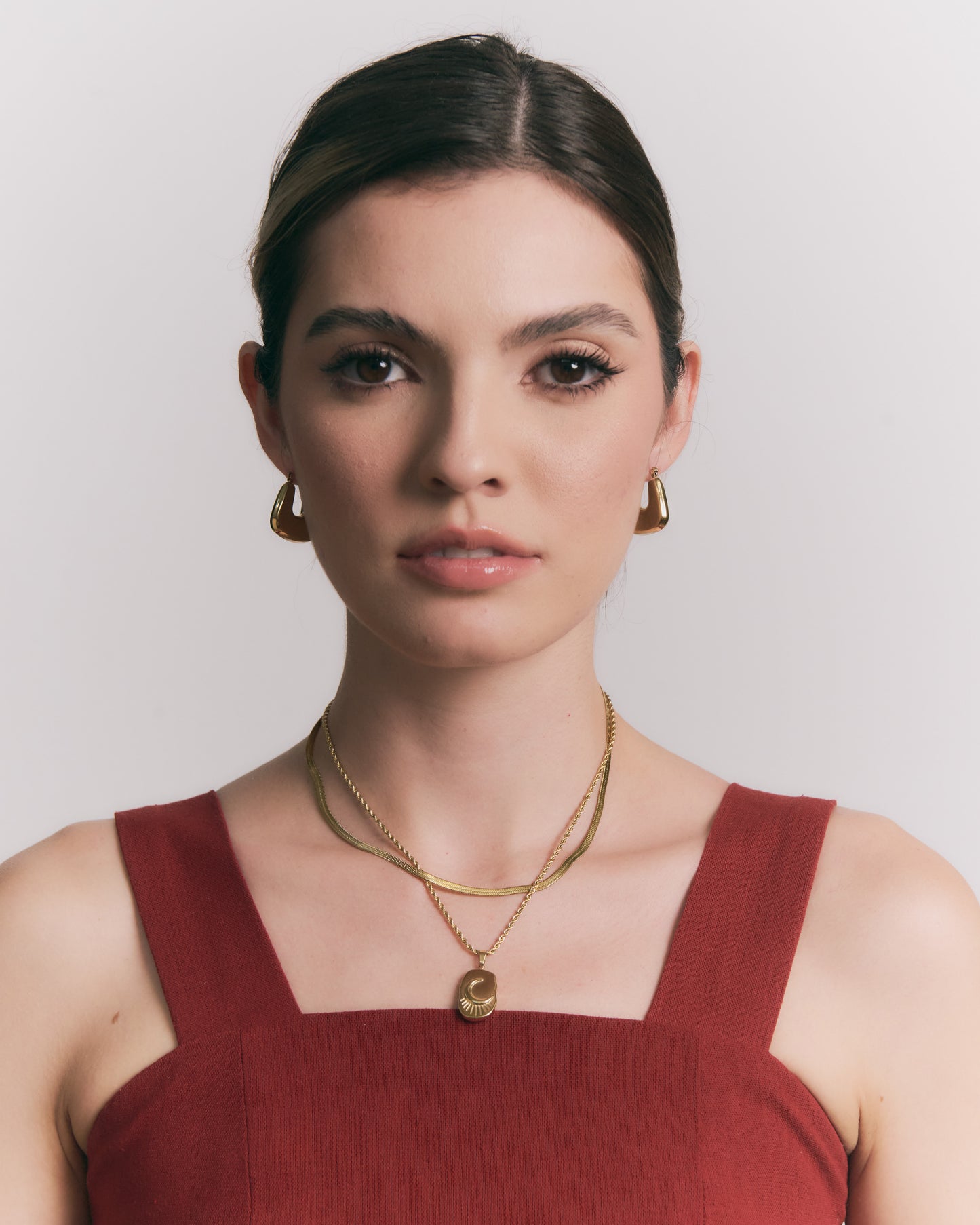 Collar Moon de Acero de Titanio – Dorado con Colgante de Luna, Hipoalergénico y Atemporal