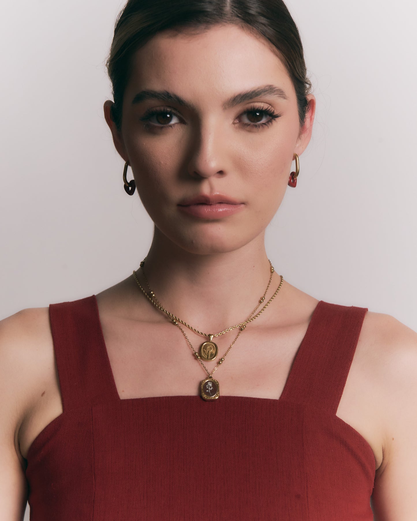 Rose plate necklace