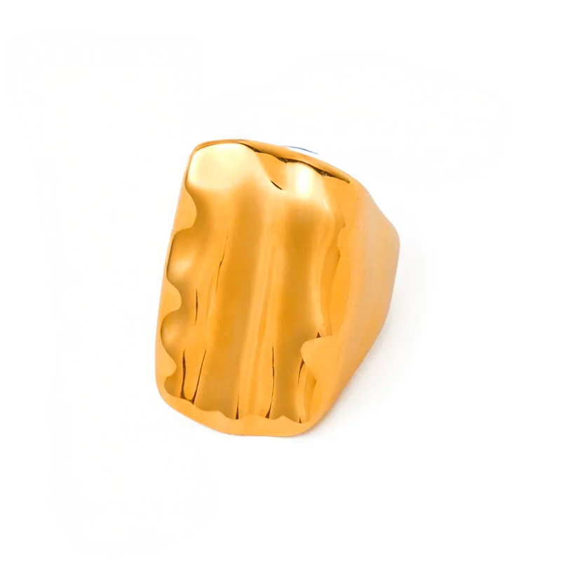Anillo Carlota Asimétrico Dorado en Acero de Titanio Hipoalergénico