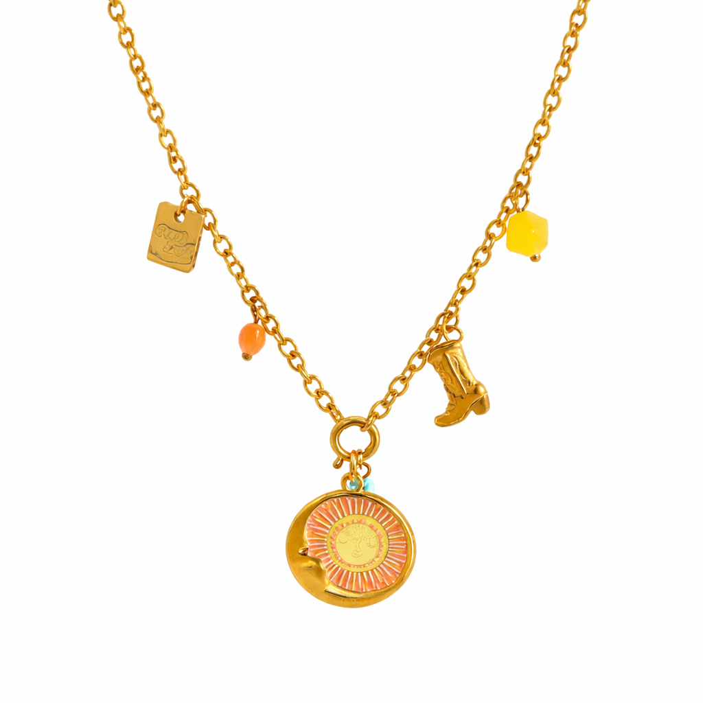 Collar Boho – Collar Dorado con Charms Simbólicos y Amuleto de Sol y Luna en Acero de Titanio