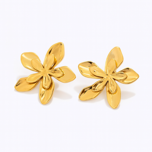 Aretes Campo Floral Dorados – Diseño Orgánico con Flor de Cinco Pétalos
