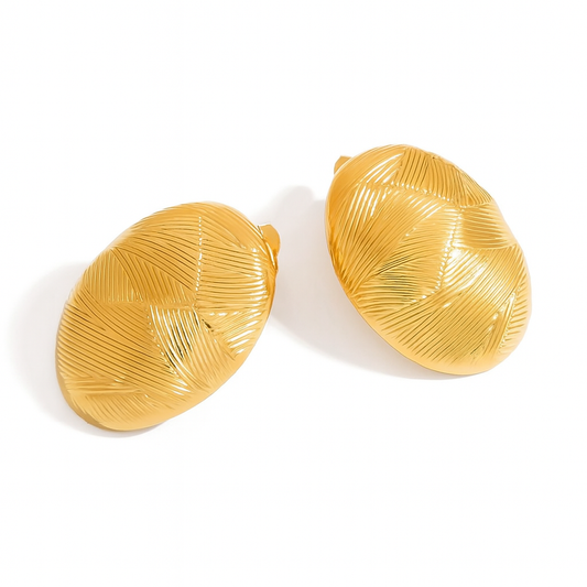 Aretes Islita Dorados – Ovalados con Relieve Lineal Estilo Trenzado