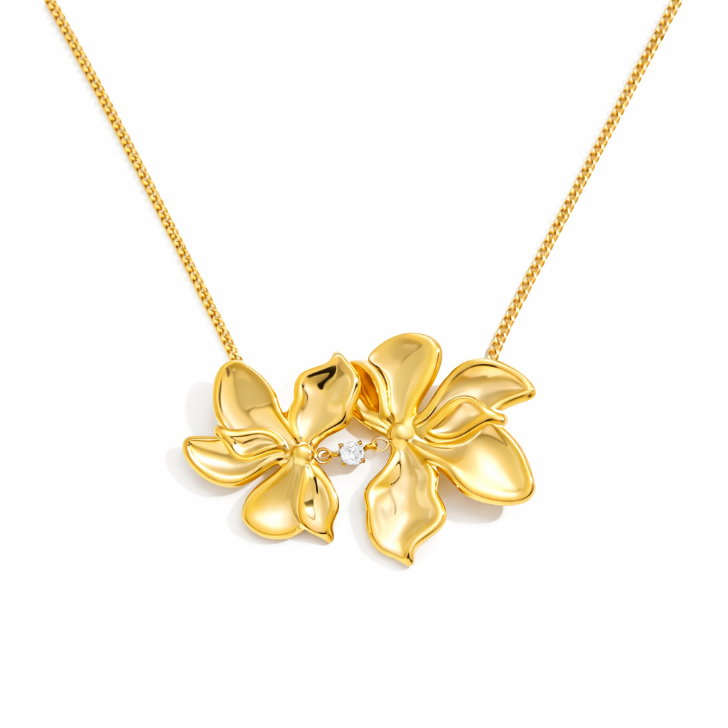 Collar Gardenia Dorado con Doble Flor Esculpida