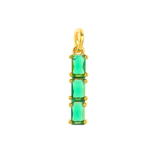 Charm Alargado con Cristal Verde Esmeralda – Acero de Titanio Dorado