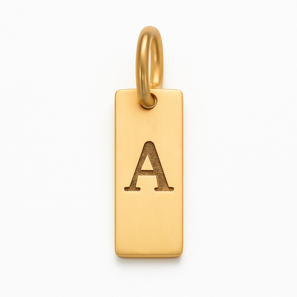Charm Placa Rectangular con Inicial – Personalizá tu Joyería con Acero de Titanio