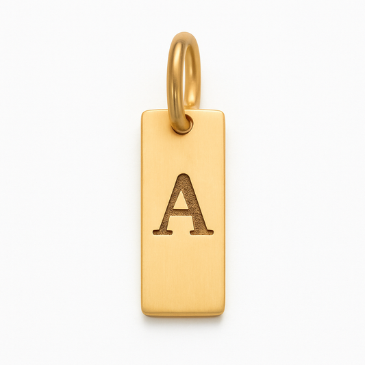 Charm Placa Rectangular con Inicial – Personalizá tu Joyería con Acero de Titanio
