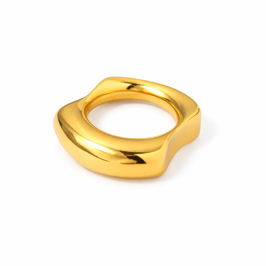 Anillo Georgina Dorado de Diseño Orgánico con Acabado Espejo