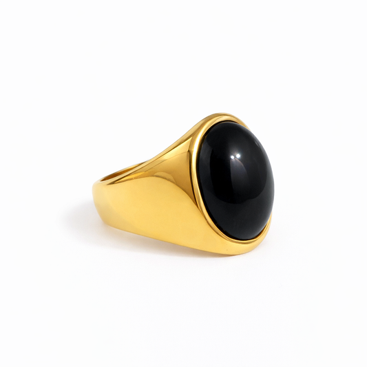 Anillo Carlota – Diseño Robusto con Piedra Negra Ovalada en Acero de Titanio