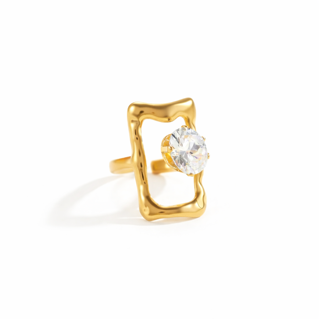 Anillo Rectangular – Ajustable en Acero de Titanio Dorado con Cristal Central
