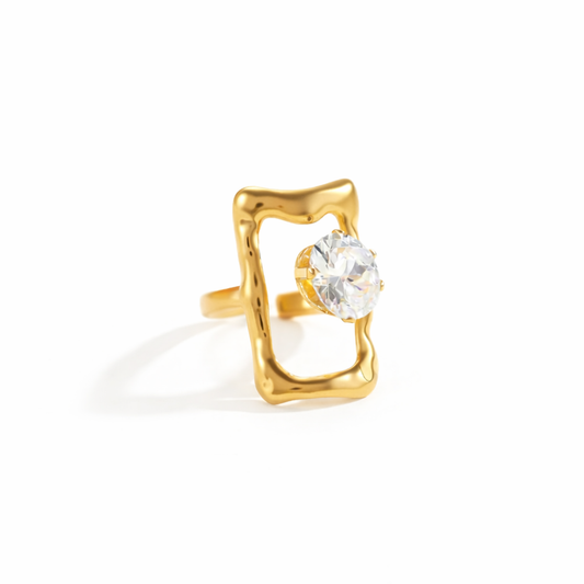 Anillo Rectangular – Ajustable en Acero de Titanio Dorado con Cristal Central