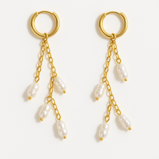 Aretes Bali – Diseño Dorado en Titanio con Cadenas Finas y Perlas Naturales