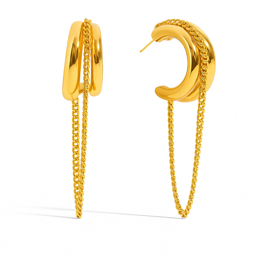 Aretes Sabrina – Diseño Escultural en Titanio Dorado con Cadena Colgante Fina y Acabado Brillante