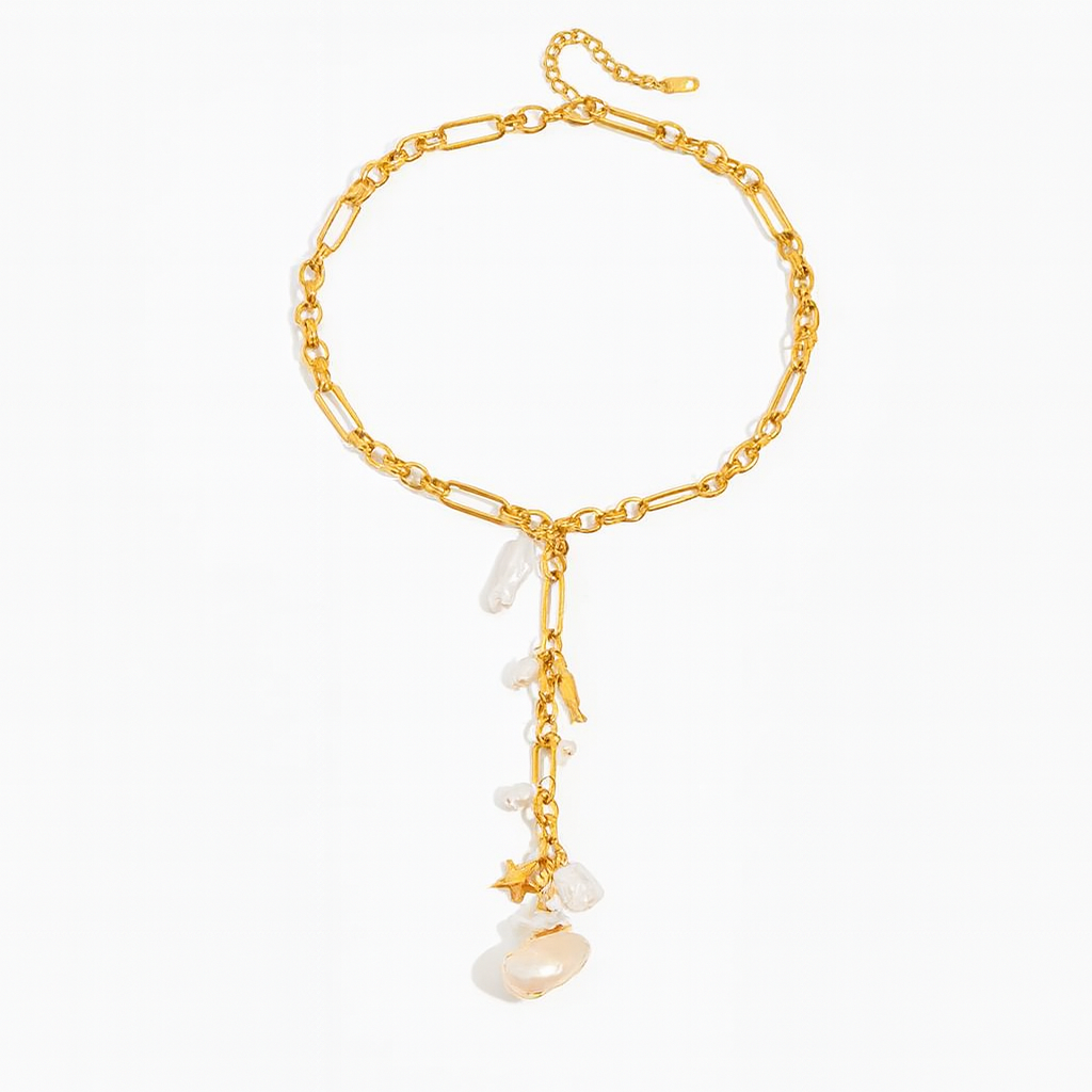 Collar Ariel – Diseño Tipo “Y” en Titanio Dorado con Perlas Naturales y Dijes Marinos