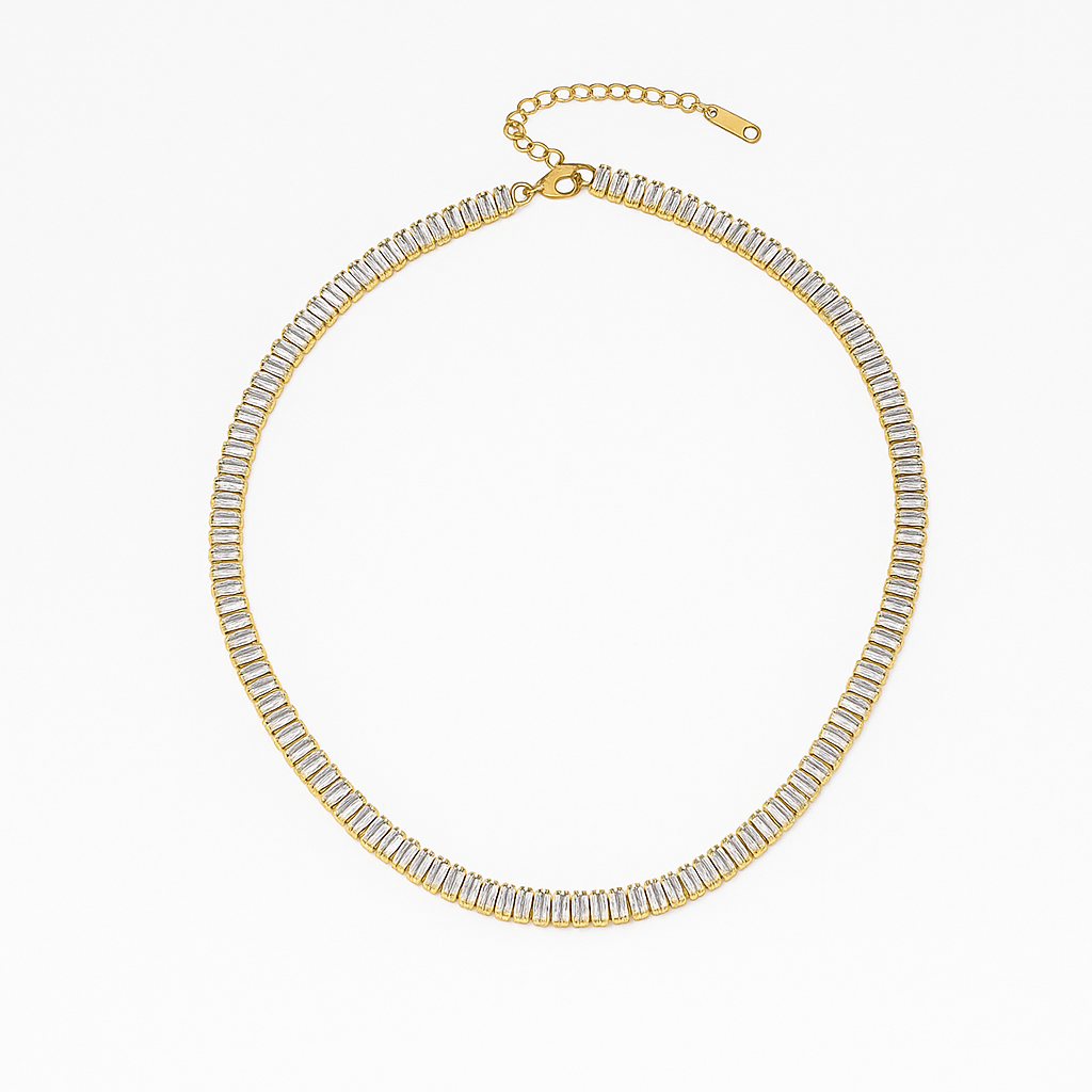 Collar Isabella – Diseño Tipo Tennis en Titanio Dorado con Circonitas Talla Baguette