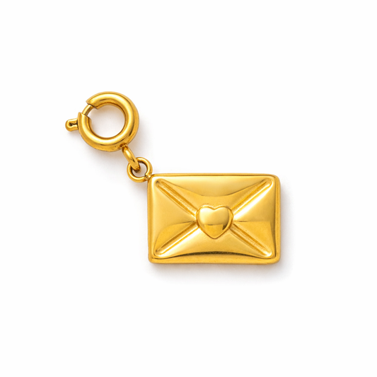 Charm Sobre Clásico Dorado con Corazón – Acero de titanio