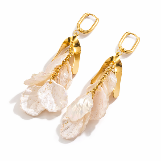 Aretes Nacascolo Dorados con Piezas Nacaradas Orgánicas