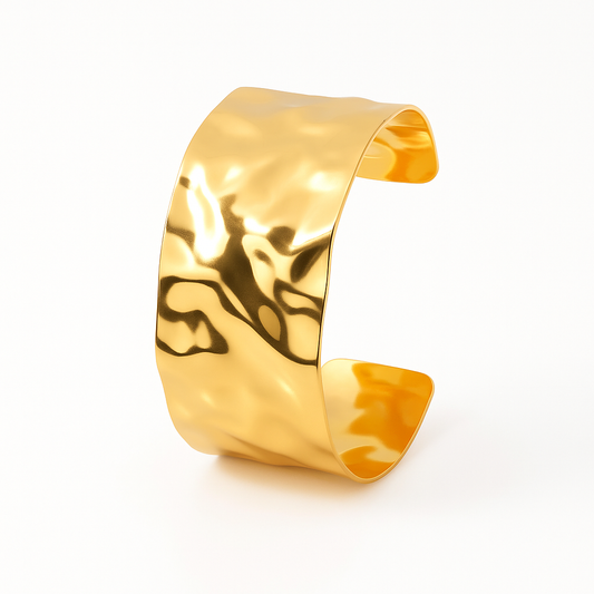 Brazalete Soller Dorado – Semi Abierto con Textura Ondulada Elegante