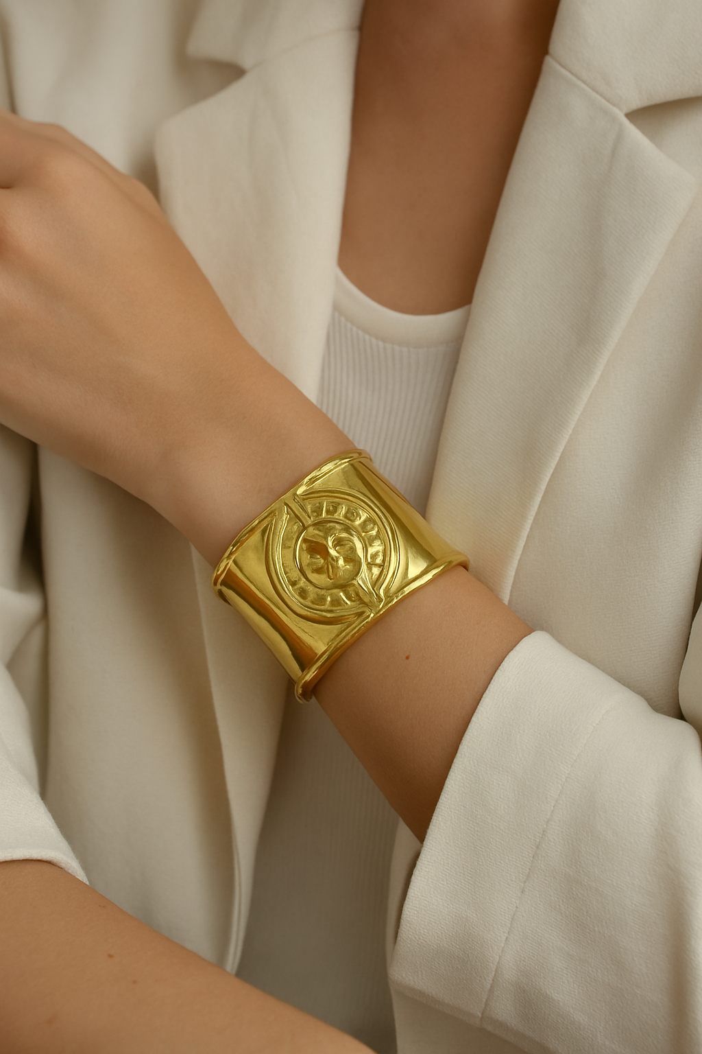 Brazalete Babilonia Dorado – Ancho, Ajustable, Estilo Clásico