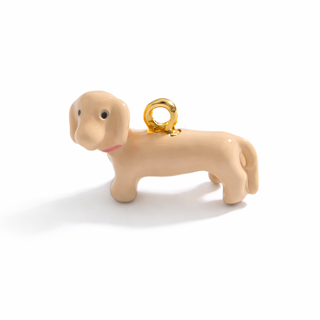 Charm Perrito Esmaltado en Tono Neutro