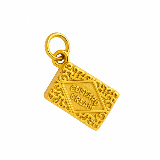 Charm Libro Crema Pastelera – Diseño en Titanio Dorado con Grabado en Relieve y Acabado Brillante