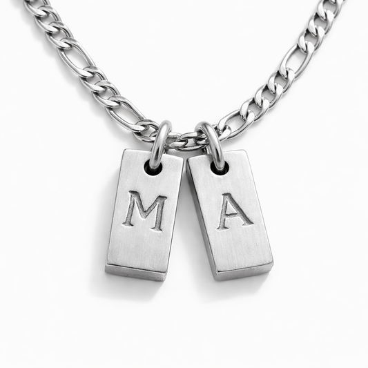 Collar Santiago Plateado de Caballero con Placas pequeñas Grabadas