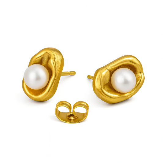 Aretes Clara – Stud Dorados con Perla Central y Diseño Orgánico Moderno
