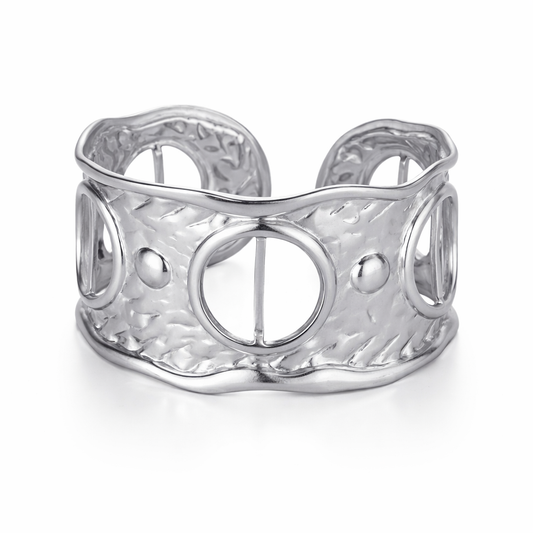 Brazalete Catalina Plateado Martillado Escultural