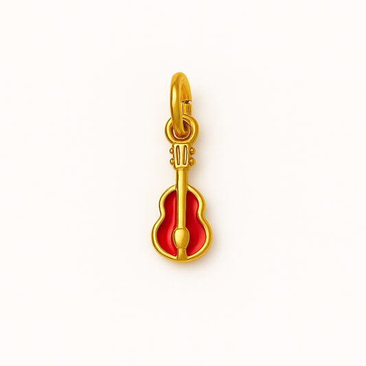 Charm Guitarra Roja Dorado – Diseño Mini en Titanio con Esmalte Rojo Intenso y Detalles en Relieve