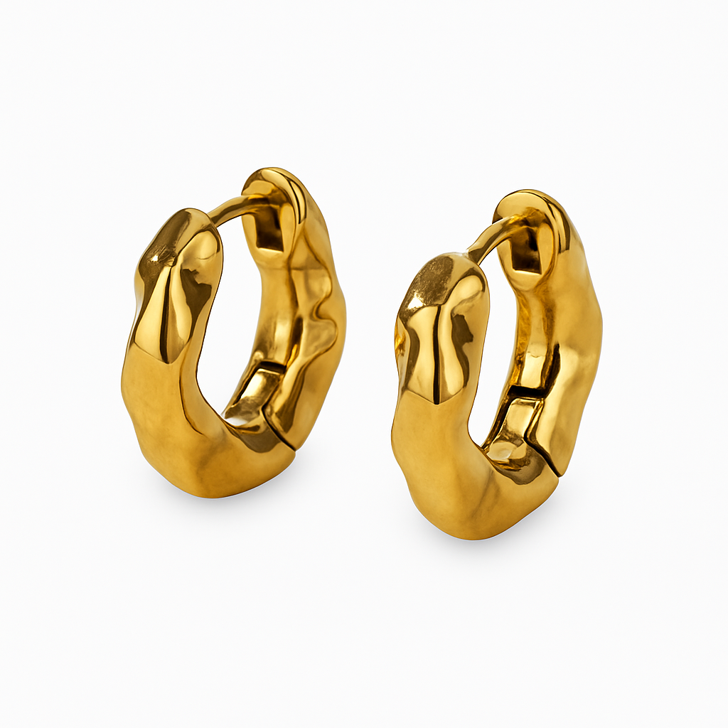 Aretes Carrizal – Argollas Doradas de Diseño Escultural con Acabado Espejo de Alto Brillo